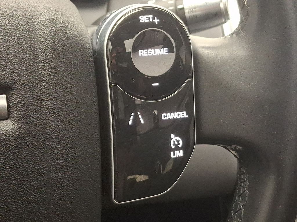 Thumbnail: 2020 Land Rover Discovery Sport - 23