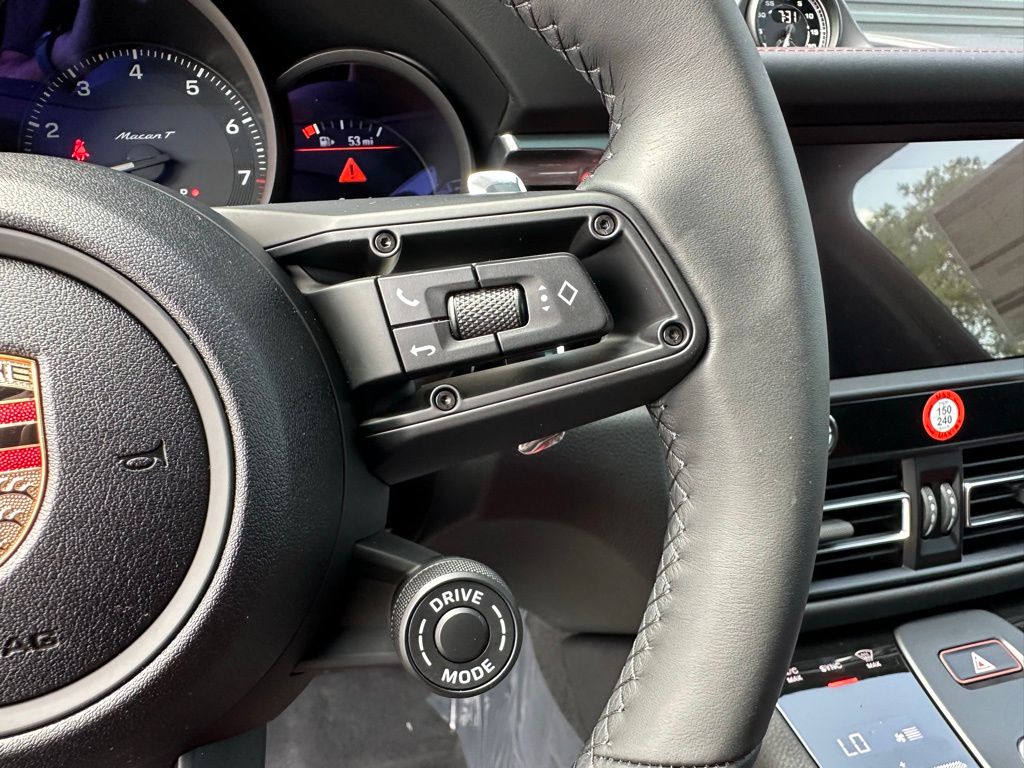 Thumbnail: 2025 Porsche Macan - 20
