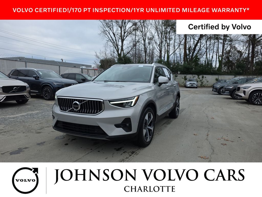 2025 Volvo XC40 B5 Plus Bright Theme AWD
