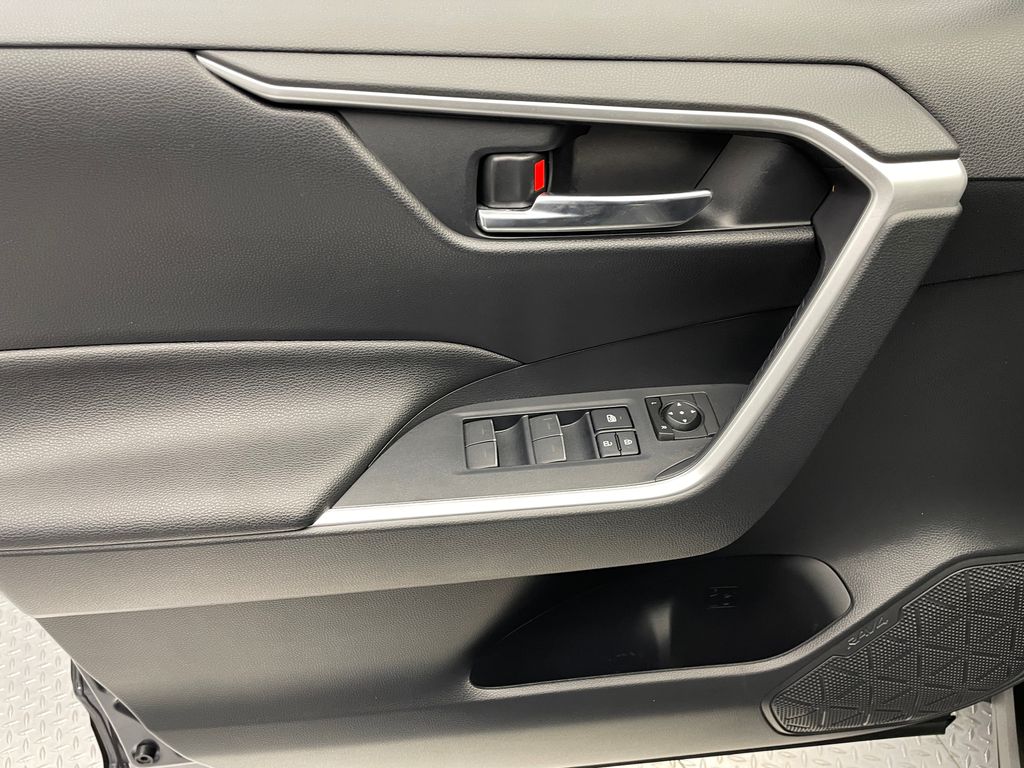 Thumbnail: 2022 Toyota RAV4 - 9