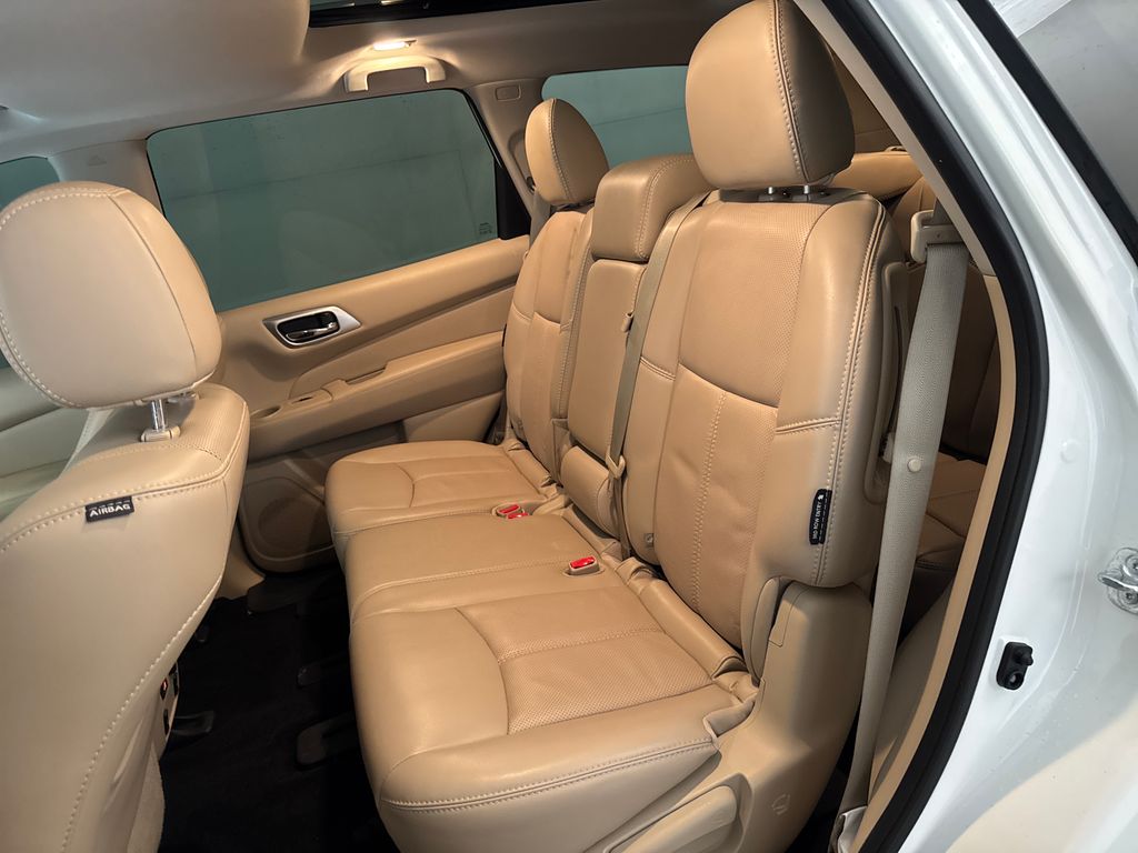 Certified Used 2018 White Nissan Platinum image 33
