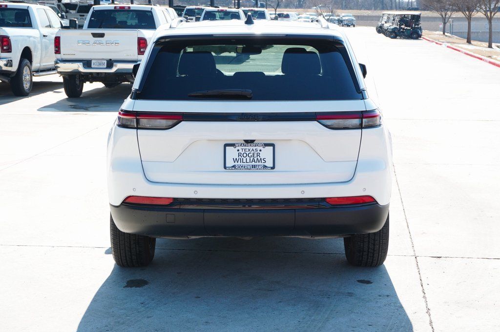 Used Car 2024 Jeep Grand Cherokee  Altitude For Sale Under $30,000 In Weatherford, Texas