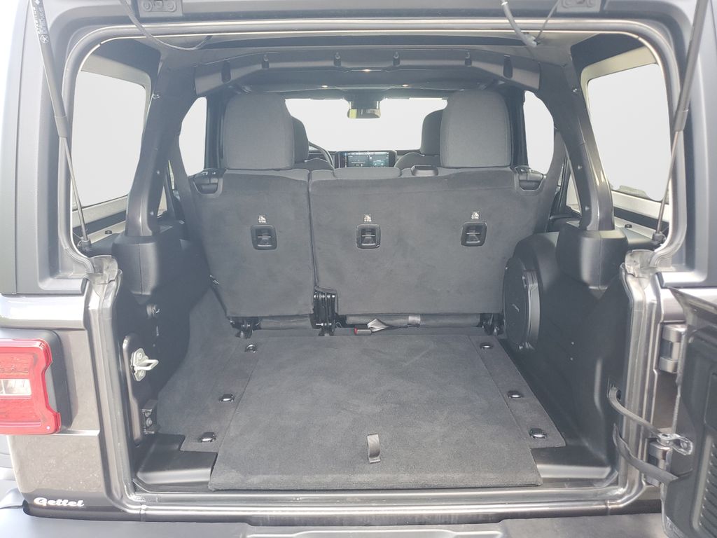 Used 2024 Gray Jeep Rubicon image 9