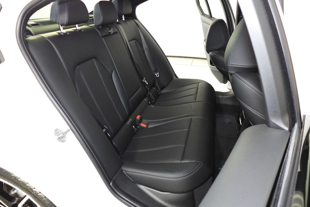 Thumbnail: 2023 BMW 3 Series - 20