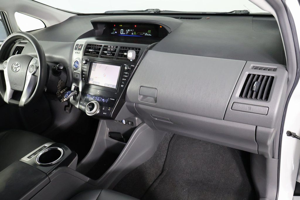 Thumbnail: 2012 Toyota Prius v - 8