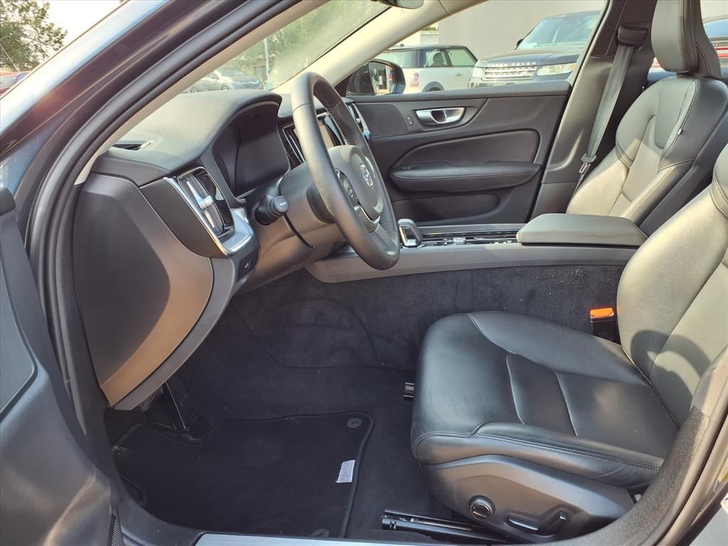 2024 Volvo S60 B5 Core Dark Theme - 10