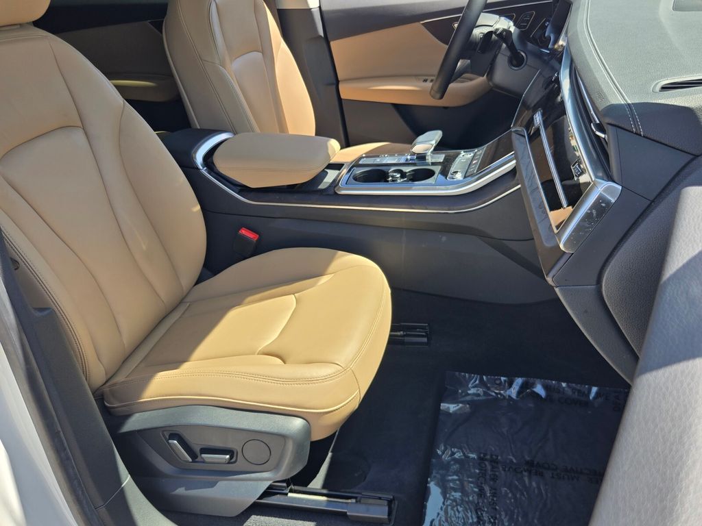 2023 Audi Q8 - $38,735