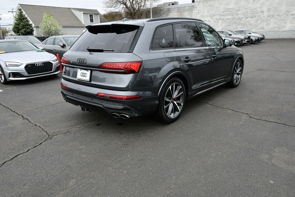 Thumbnail: 2023 Audi SQ7 - 7