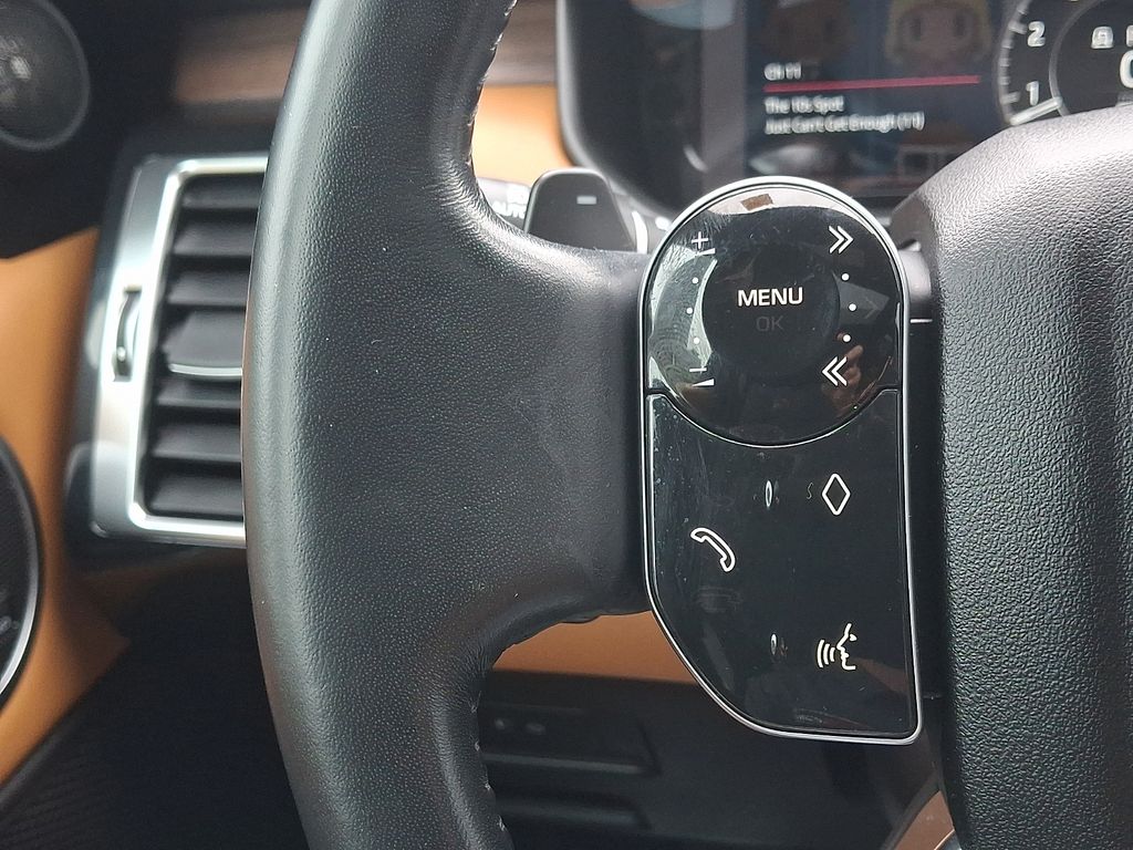 Thumbnail: 2019 Land Rover Discovery - 22