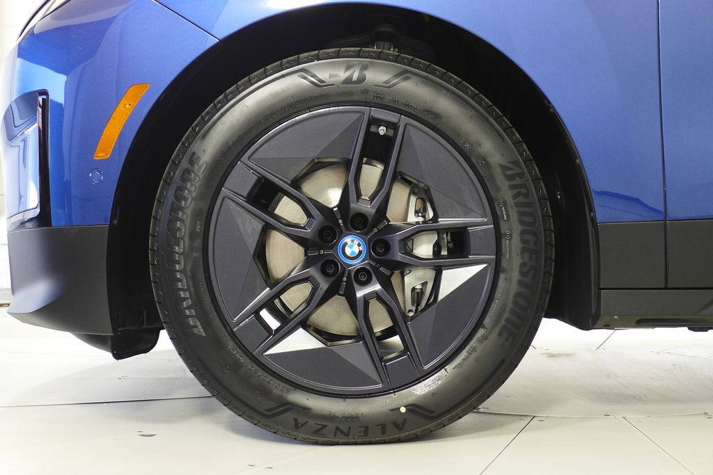 Thumbnail: 2023 BMW iX - 5