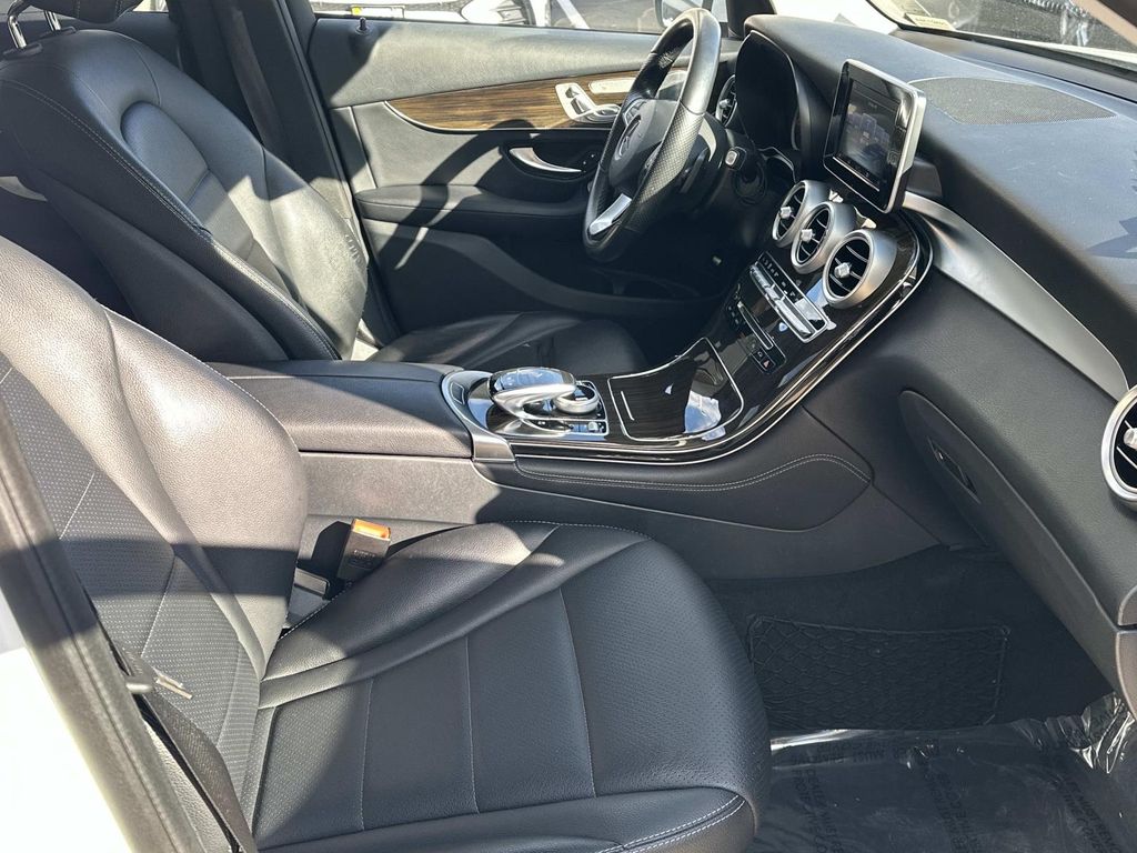 Thumbnail: 2016 Mercedes-Benz GLC - 20