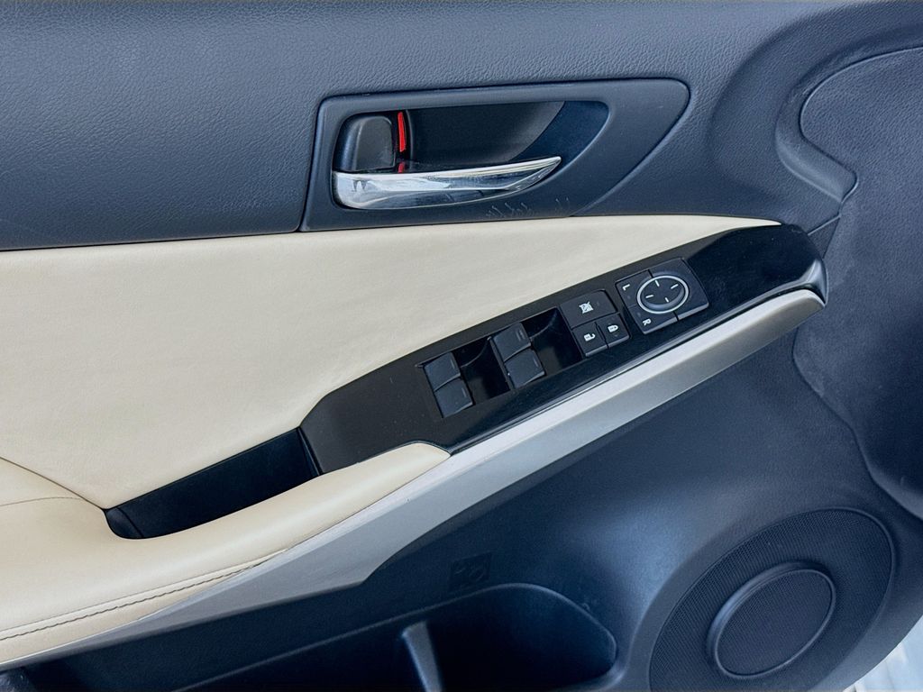 Thumbnail: 2014 Lexus IS - 24