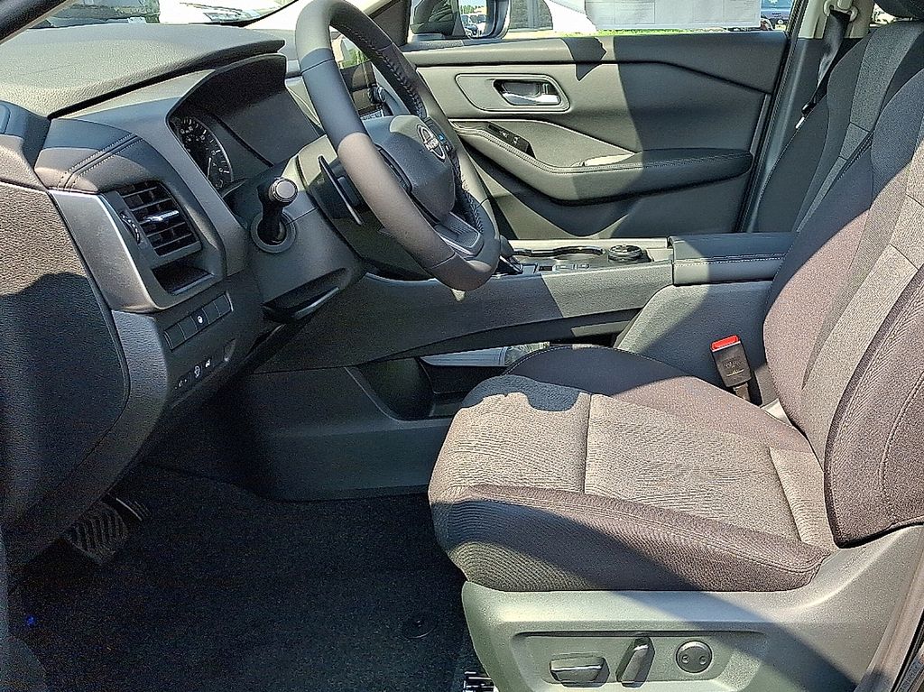 Thumbnail: 2026 Nissan Rogue - 9