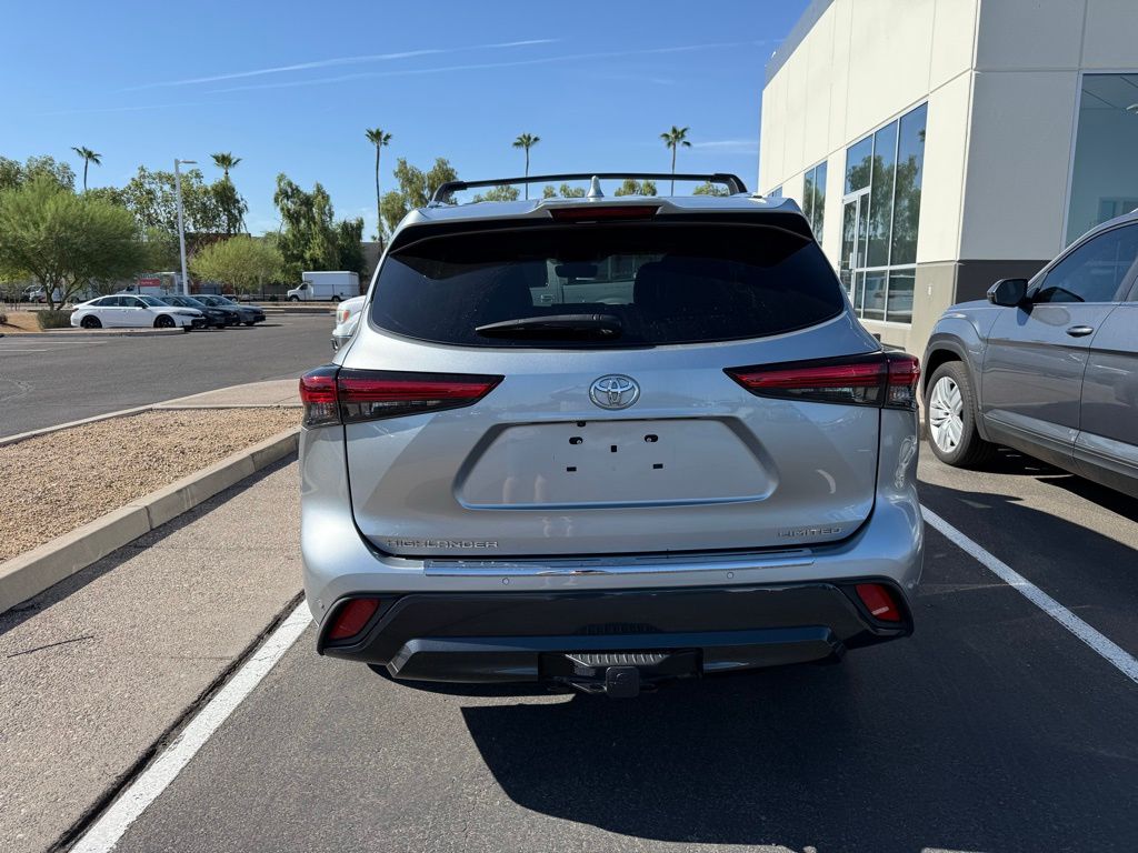 Thumbnail: 2021 Toyota Highlander - 4