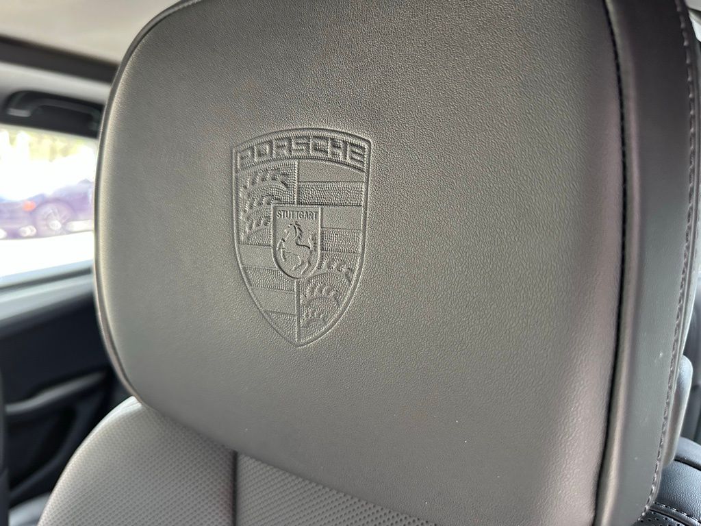 2025 Porsche Macan S 17