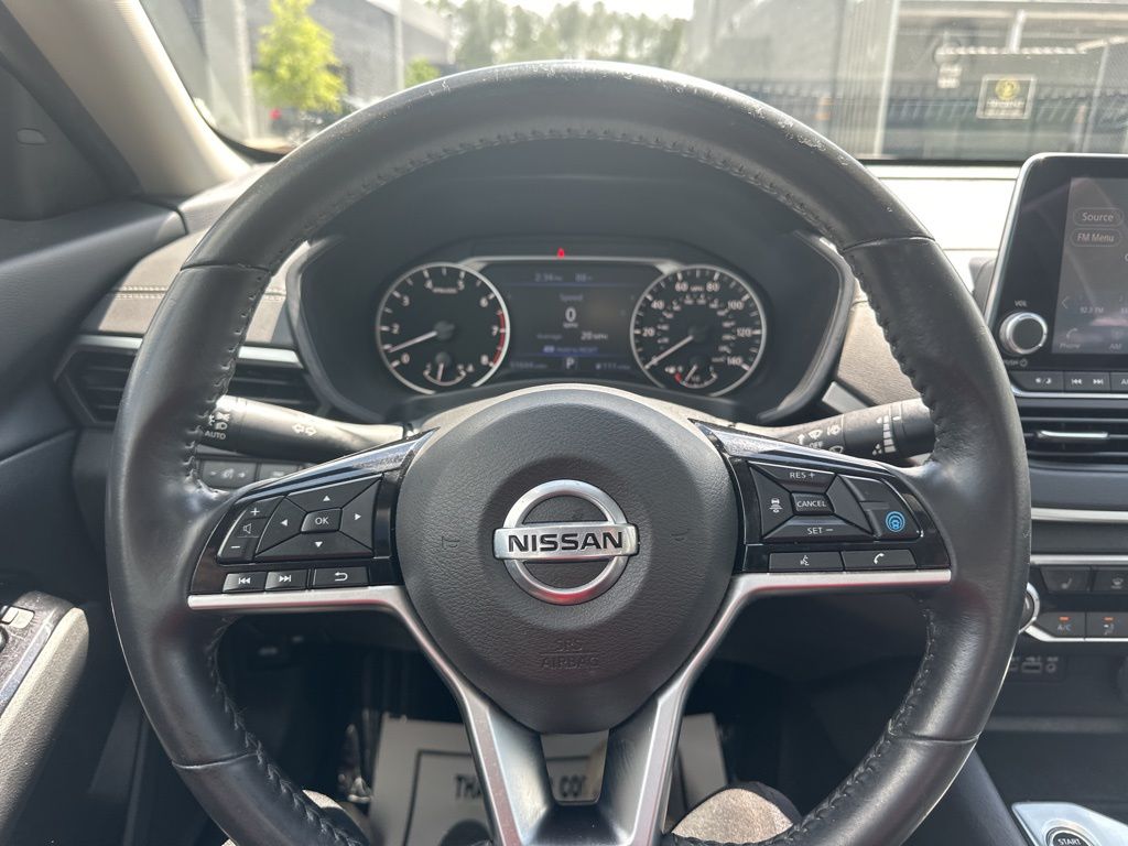 2022 Brilliant Silver Metallic Nissan Altima 2.5 SV FWD Sedan