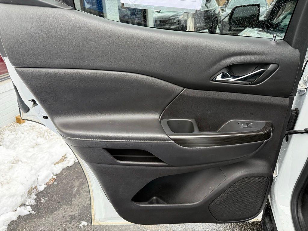 2023 GMC Acadia SLT - Photo 13