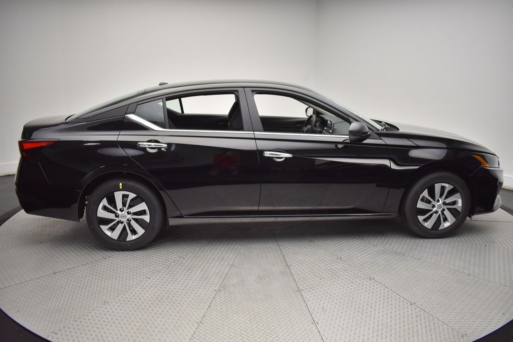 Thumbnail: 2025 Nissan Altima - 4