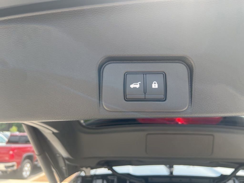 2025 Everest White Pearl/Super Black Nissan Rogue Platinum FWD SUV