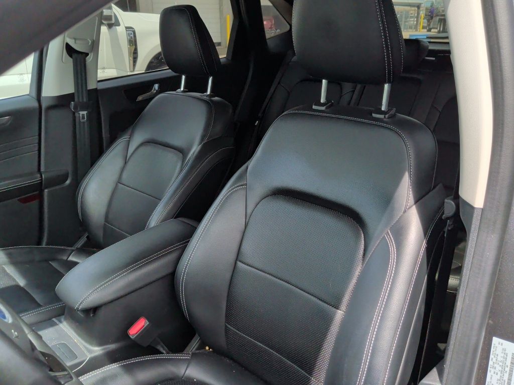 2022 Ford Escape Plug-In Hybrid Titanium - 9