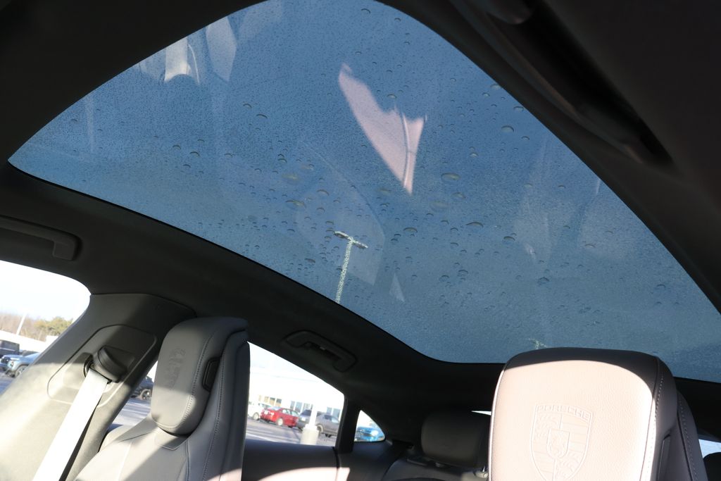 Thumbnail: 2022 Porsche Taycan - 15