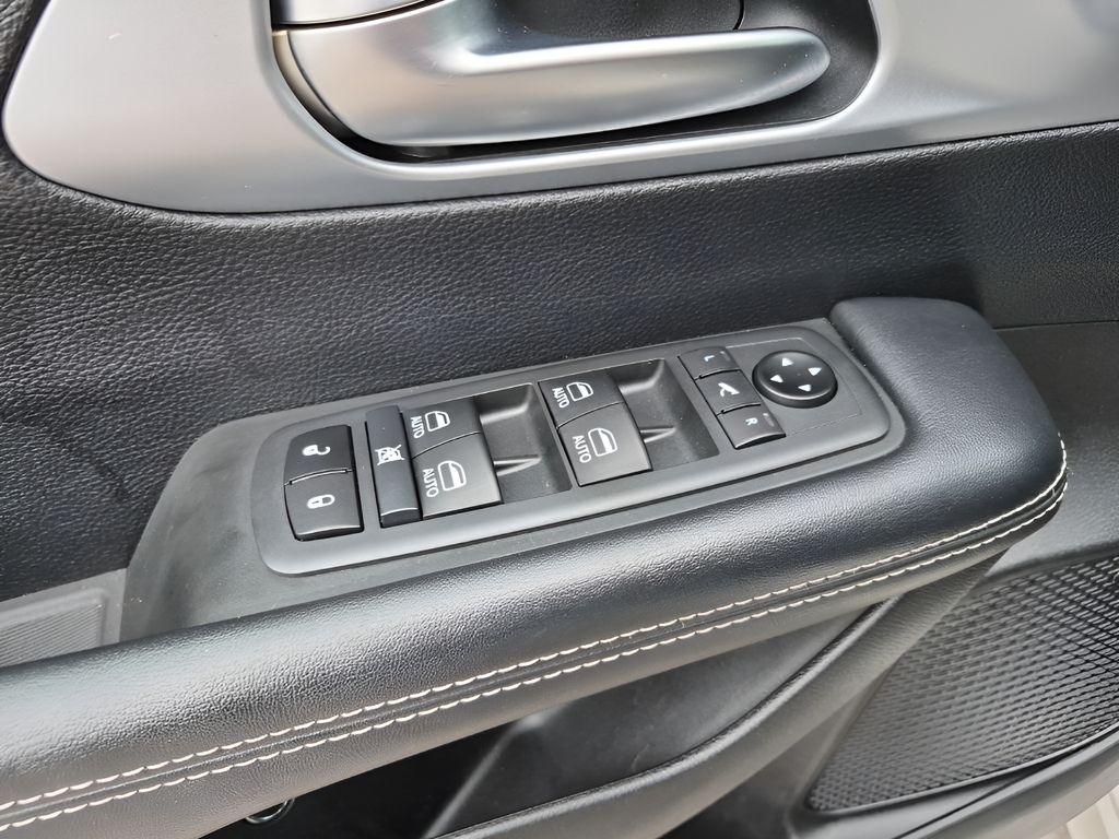 Used Car 2020 Chrysler Pacifica Hybrid  Limited For Sale Under $30,000 In Austin, Texas