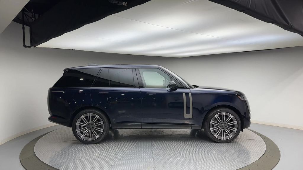 2023 Land Rover Range Rover SE 11