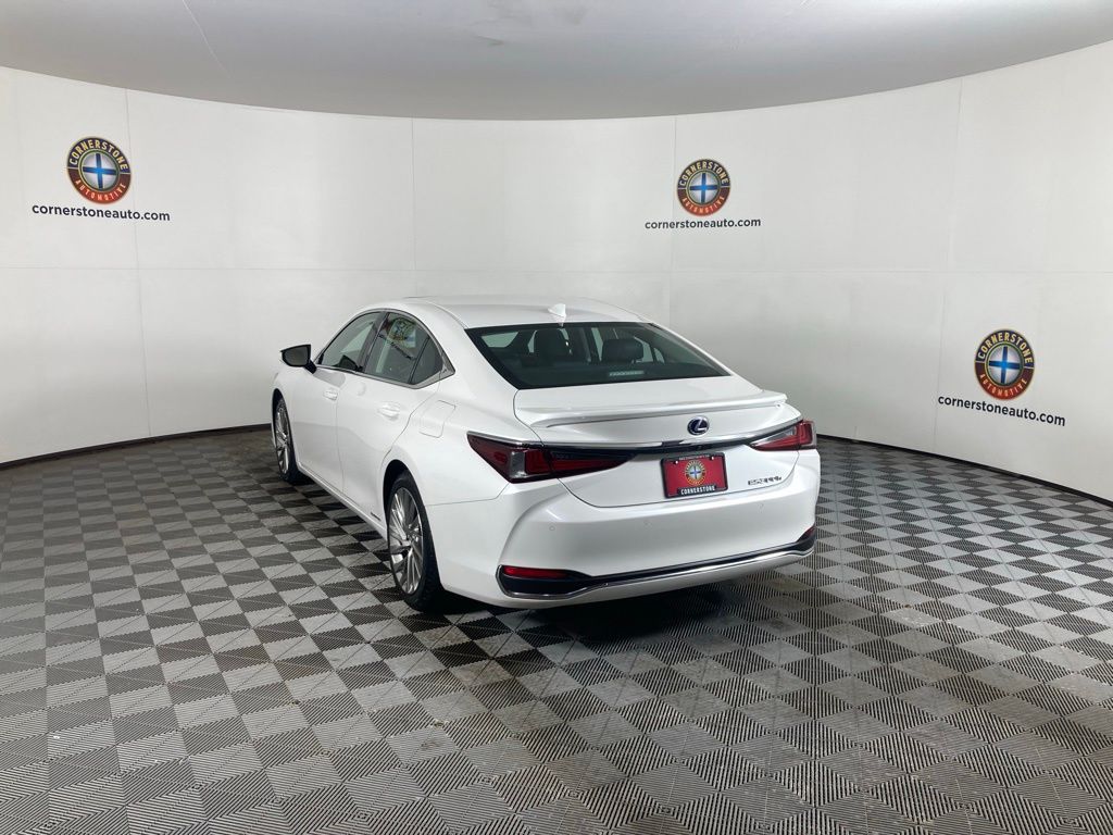 Used 2019  Lexus 300h Luxury image 20