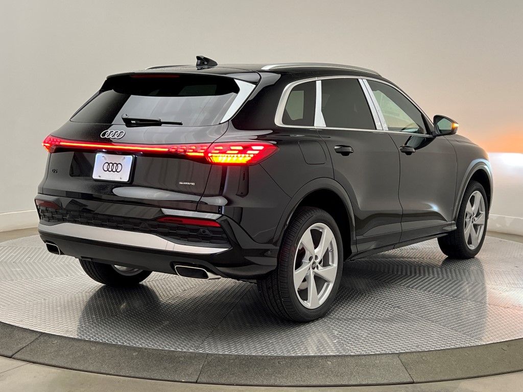 Thumbnail: 2025 Audi Q5 - 4