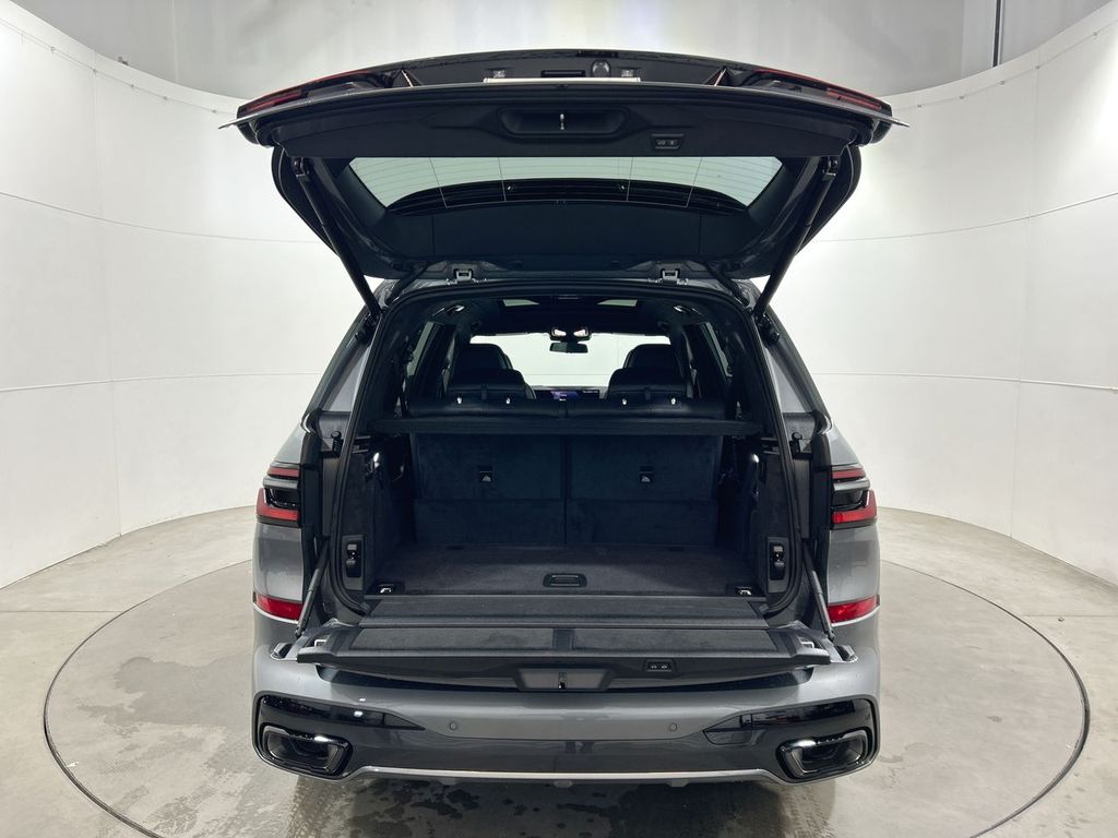 Thumbnail: 2026 BMW X7 - 22
