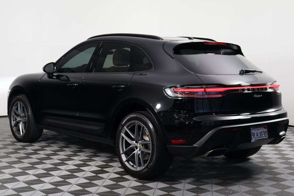 Thumbnail: 2024 Porsche Macan - 6