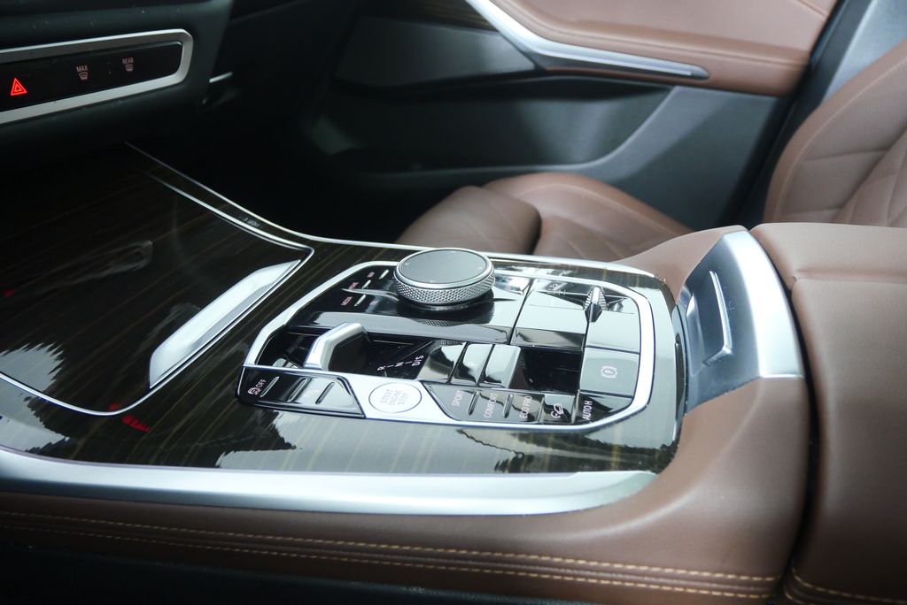 Thumbnail: 2025 BMW X7 - 25