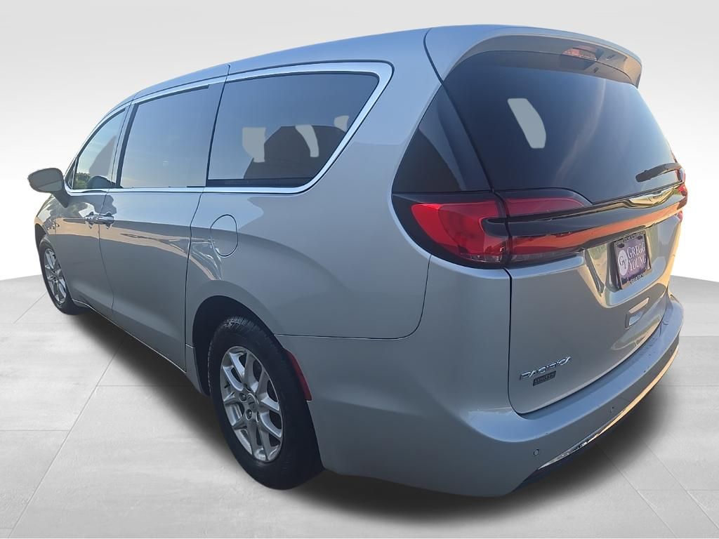 Used 2023 Chrysler Pacifica Van