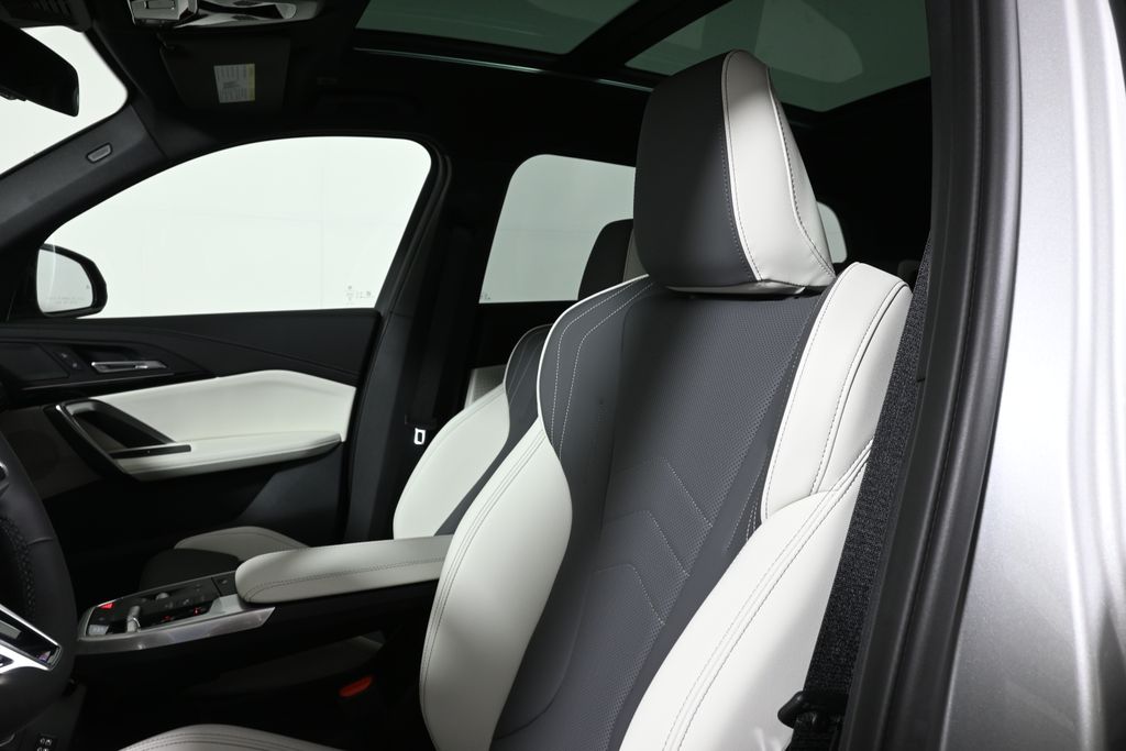 Thumbnail: 2027 BMW X1 - 16