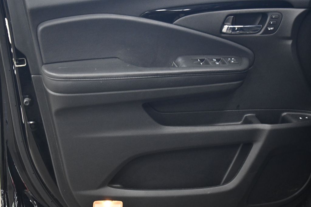 Thumbnail: 2020 Honda Pilot - 16