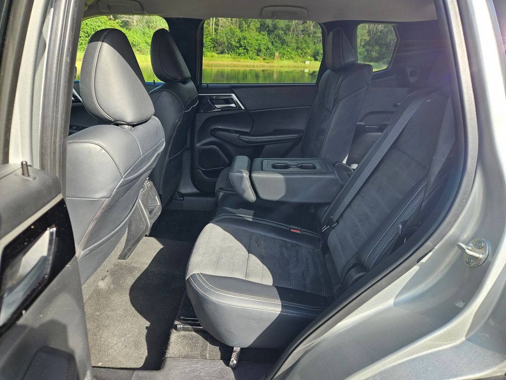 Thumbnail: 2024 Mitsubishi Outlander - 14