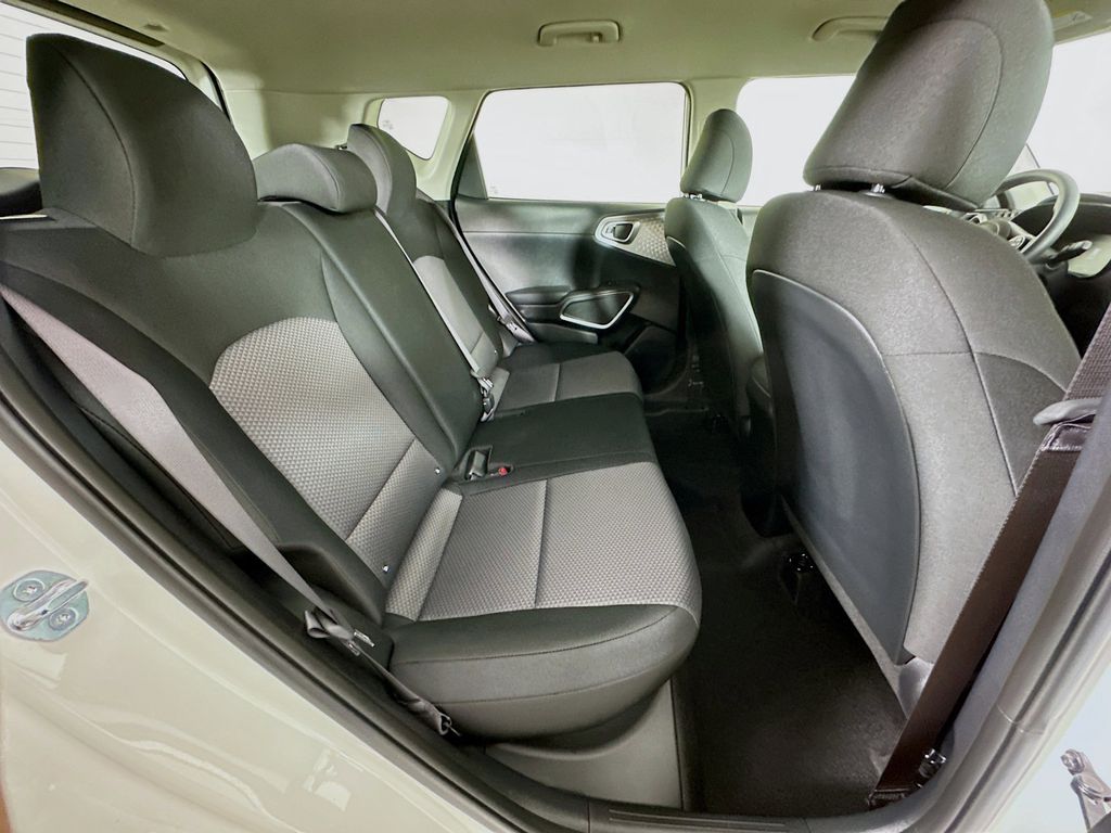 2025 Kia Soul LX - Photo 6