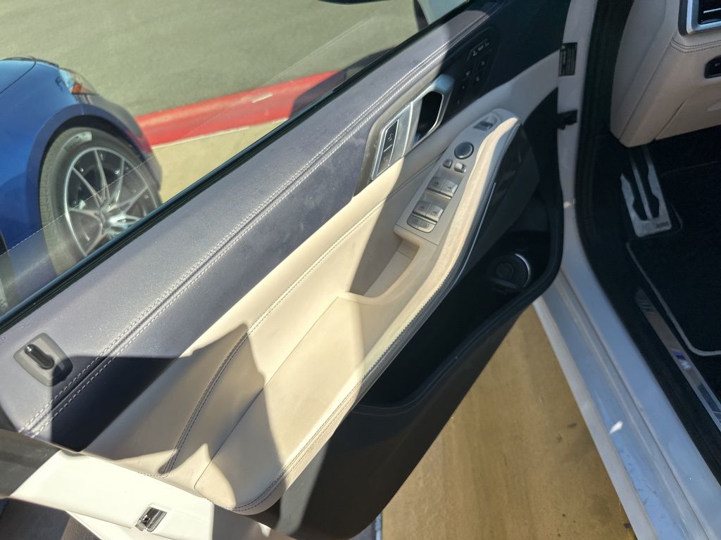 Thumbnail: 2021 BMW X7 - 15