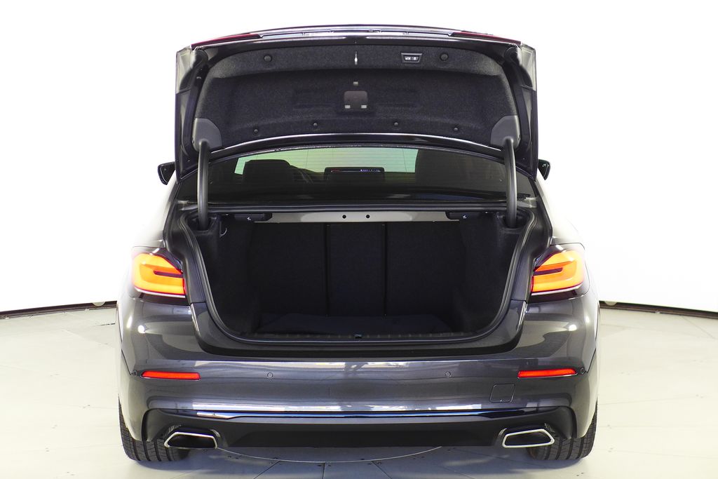 Thumbnail: 2023 BMW 5 Series - 10