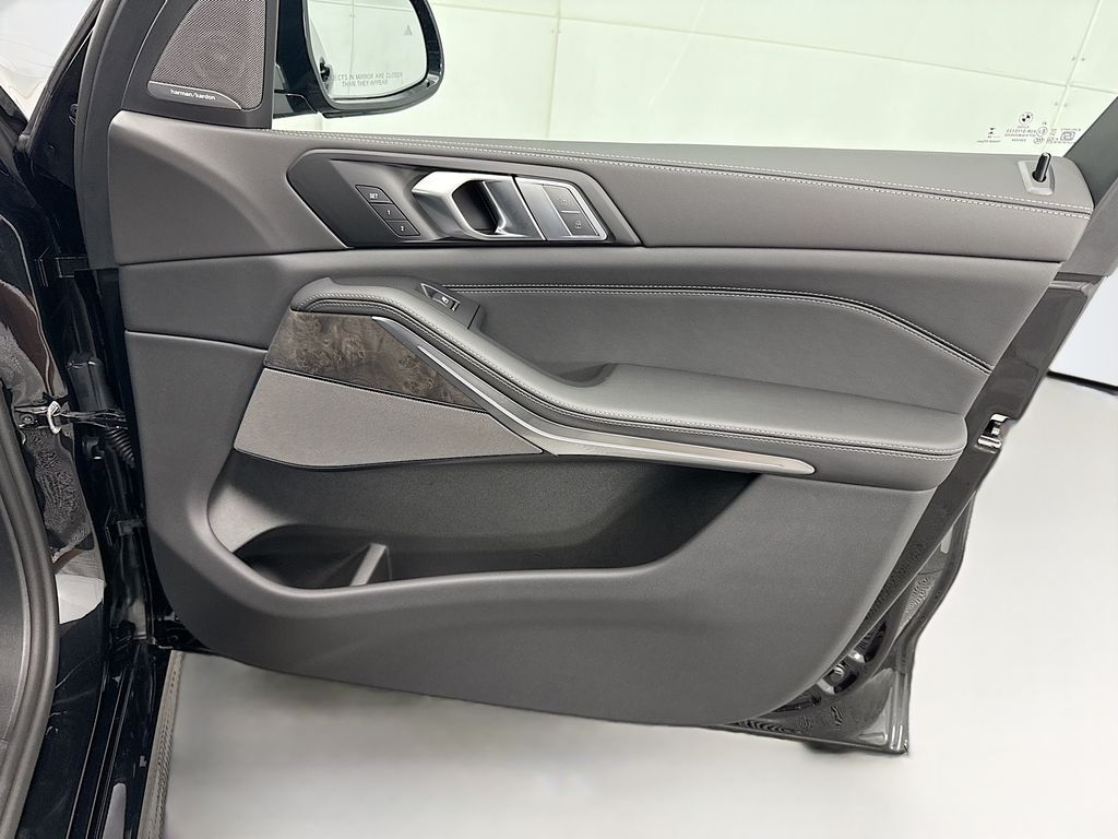 Thumbnail: 2026 BMW X7 - 25