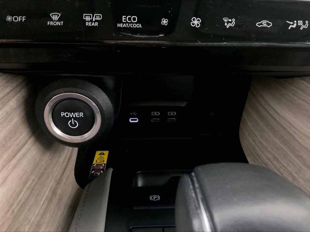 2023 Toyota Venza — photo 26