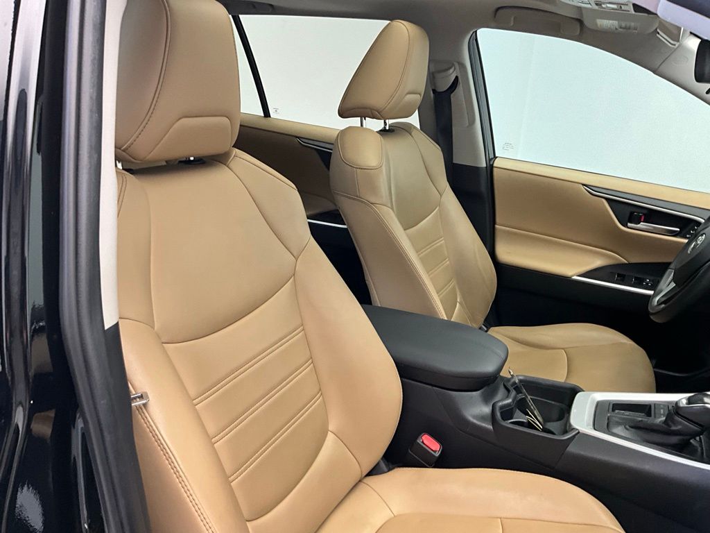 Thumbnail: 2019 Toyota RAV4 - 7