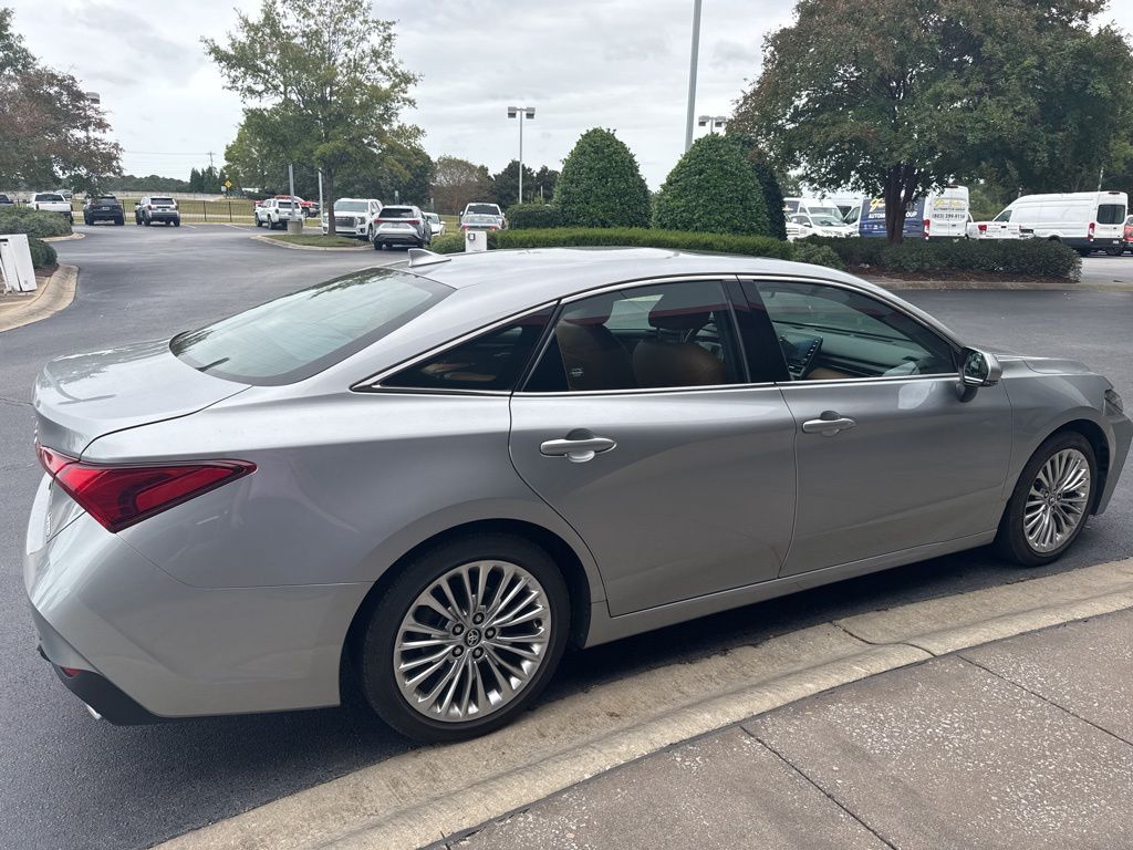 2020 Toyota Avalon Limited photo 3