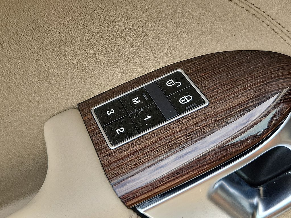 Thumbnail: 2015 Land Rover Range Rover Sport - 24