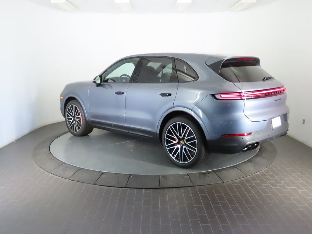 Thumbnail: 2026 Porsche Cayenne - 3