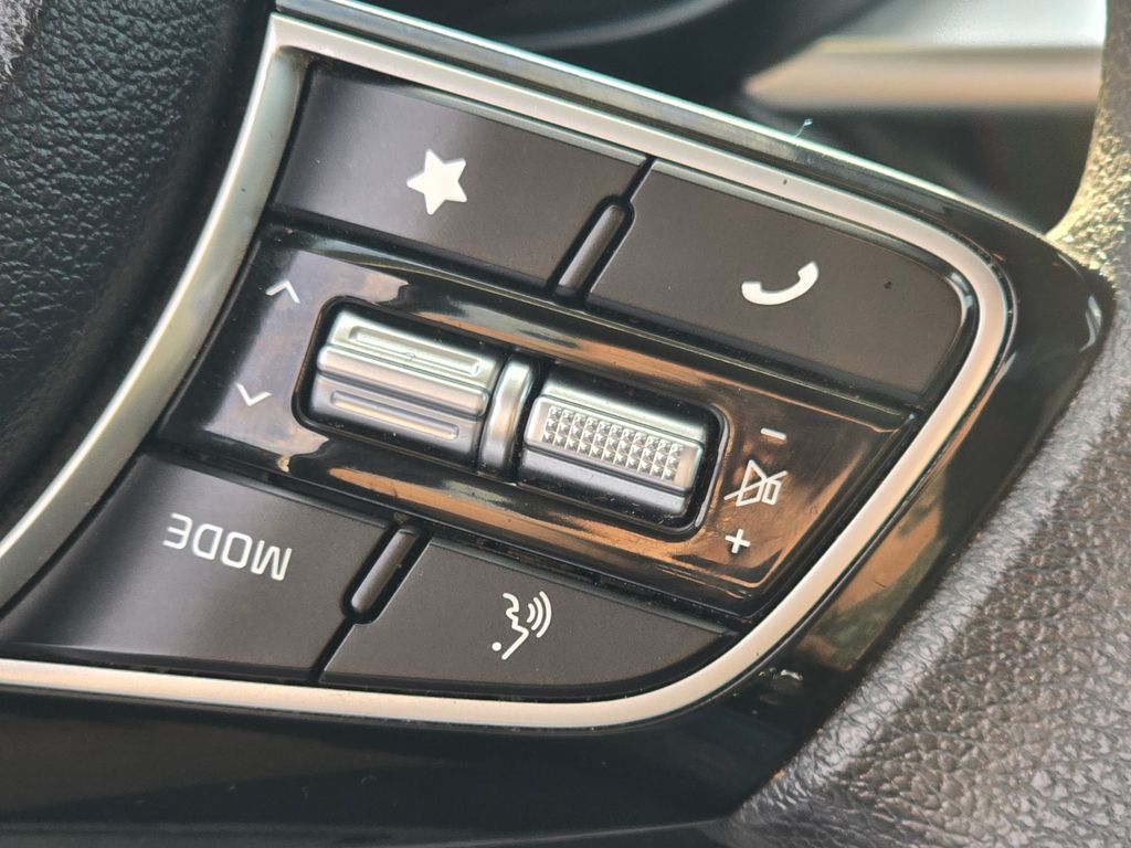 Used 2024 White Kia LXS image 24