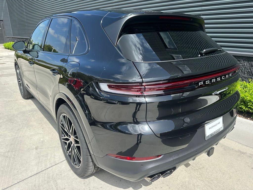 Thumbnail: 2025 Porsche Cayenne - 3