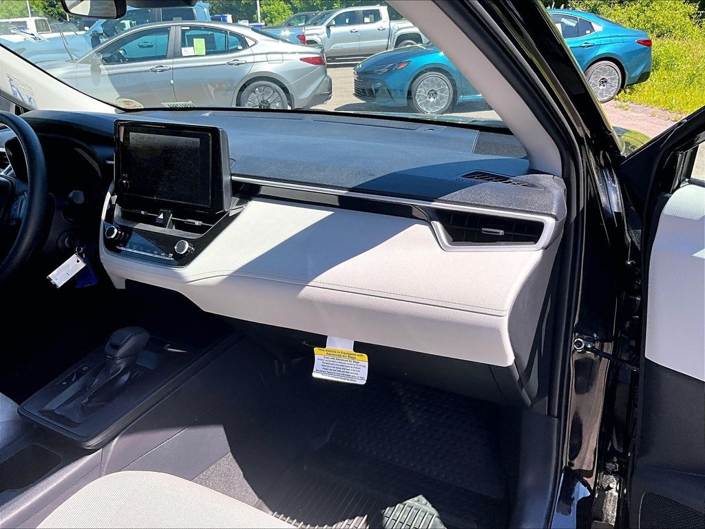 2026 Toyota Corolla Cross — photo 13