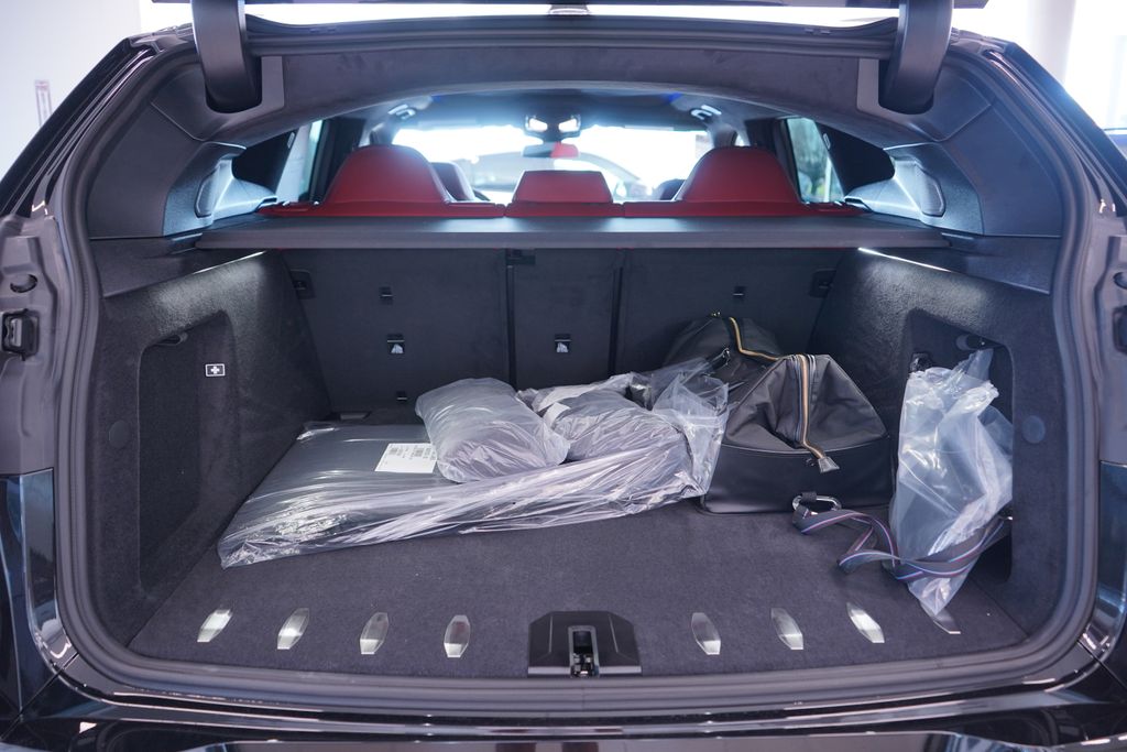 Thumbnail: 2026 BMW XM - 24