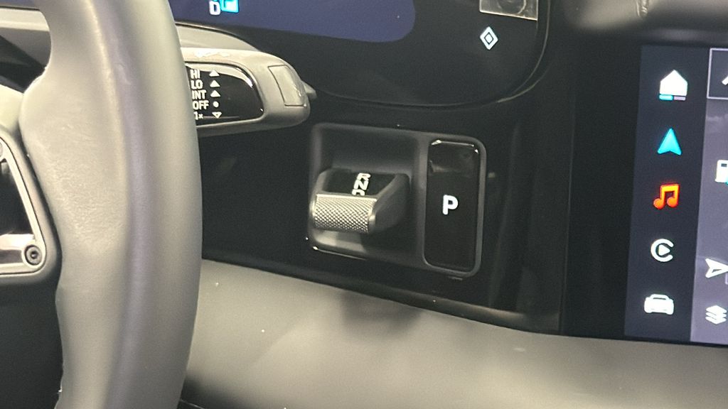 Thumbnail: 2025 Porsche Taycan - 25